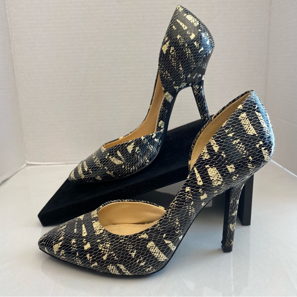 BCBG Paris Snakeskin Print Pointed Toe Stiletto Pumps Size 7.5B